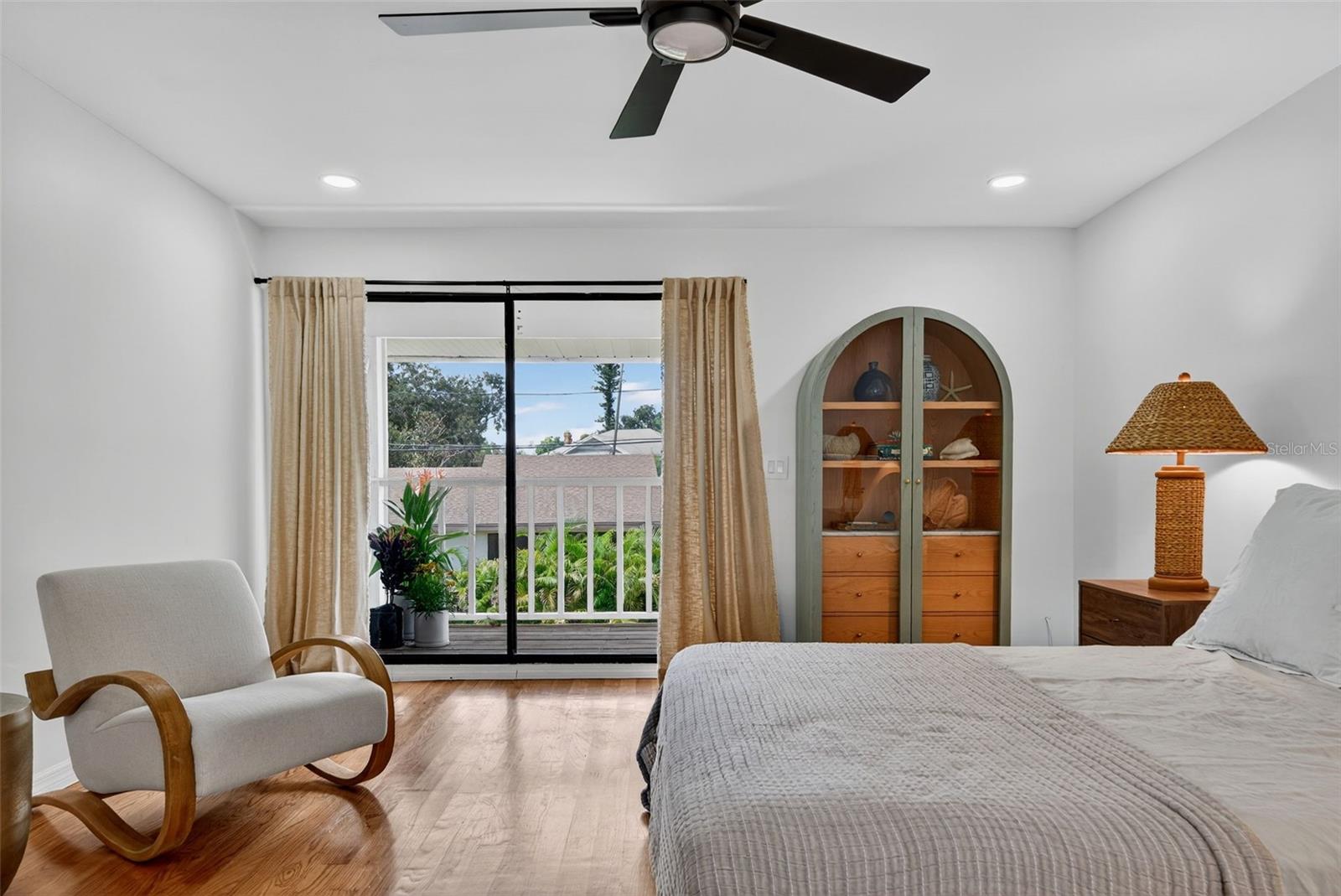 Image 46 of 75 For 1835 Serpentine Drive S