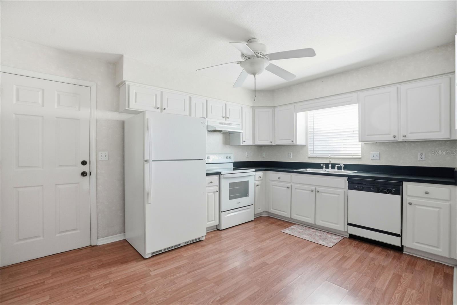 Image 4 of 31 For 37443 Redberry Court