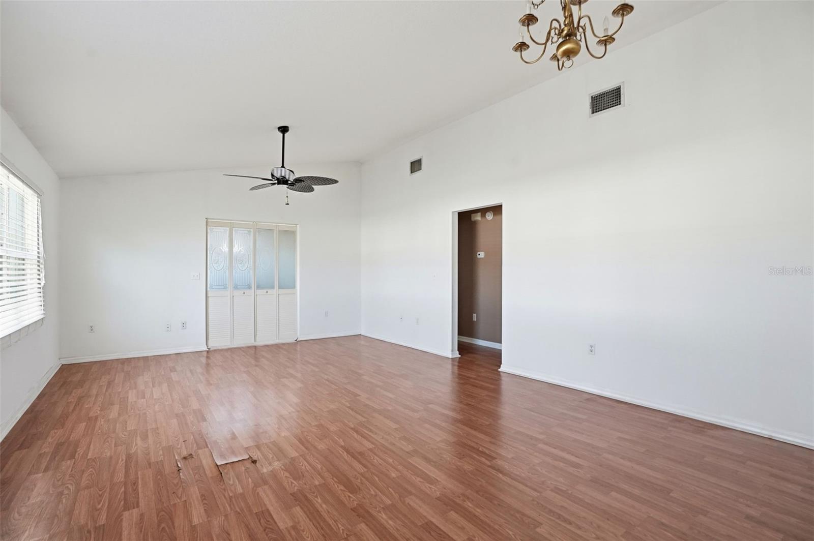 Image 8 of 31 For 37443 Redberry Court