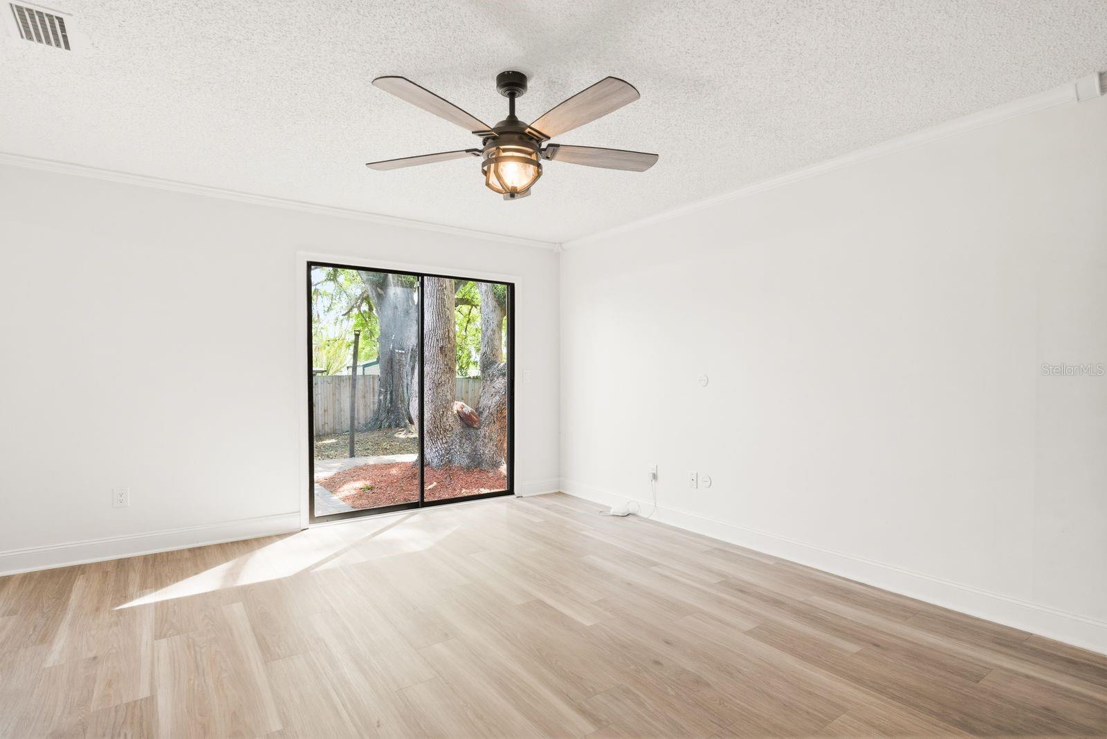 Image 11 of 45 For 2204 Howard Lane