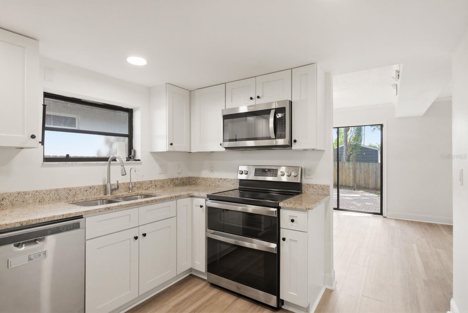 Image 17 of 45 For 2204 Howard Lane