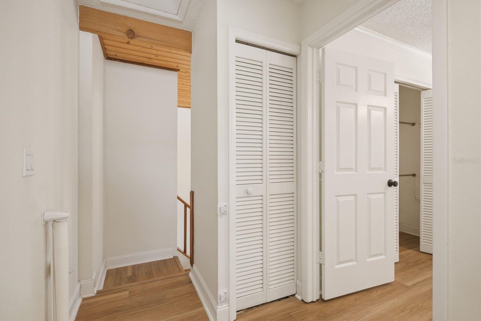 Image 19 of 45 For 2204 Howard Lane