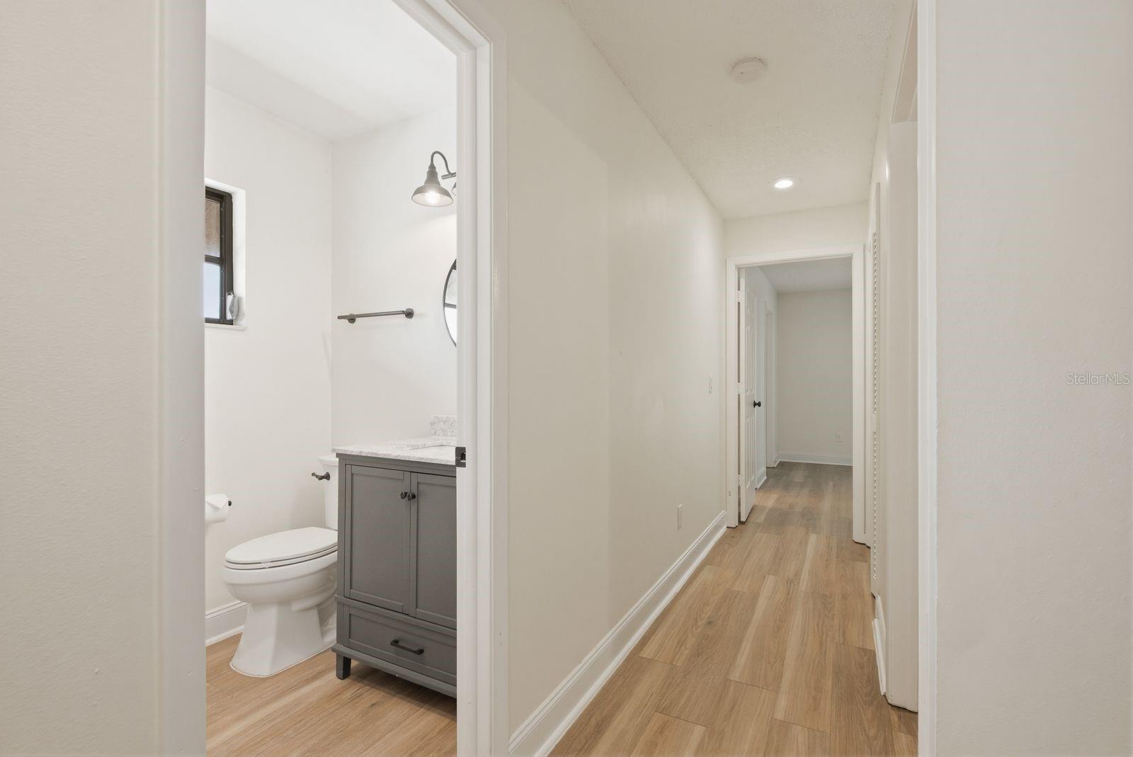 Image 21 of 45 For 2204 Howard Lane