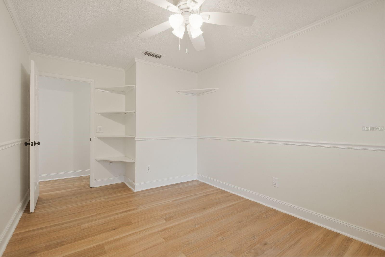 Image 28 of 45 For 2204 Howard Lane