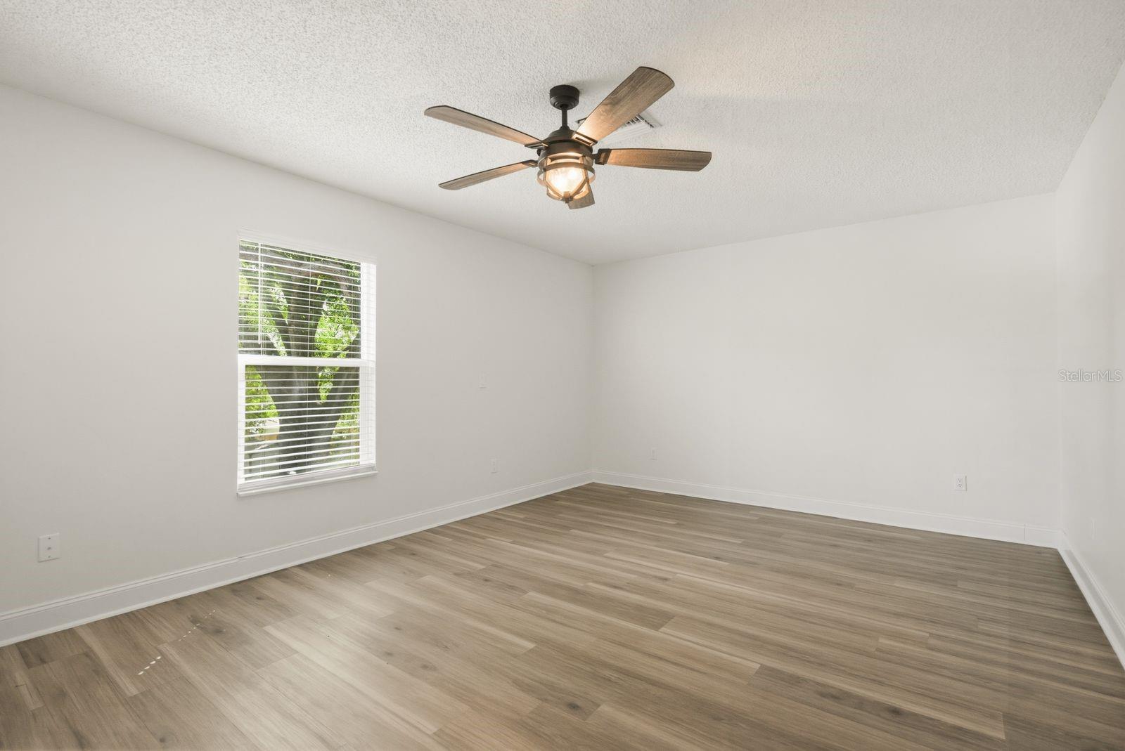 Image 29 of 45 For 2204 Howard Lane