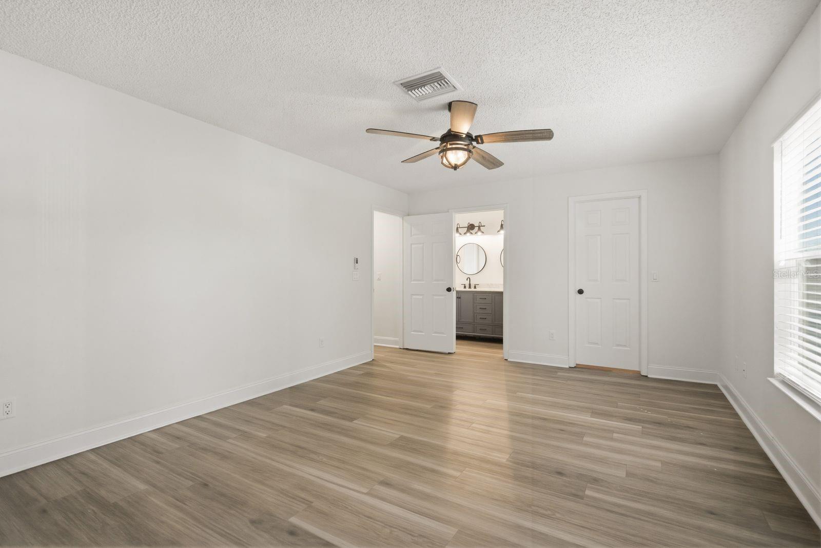 Image 30 of 45 For 2204 Howard Lane