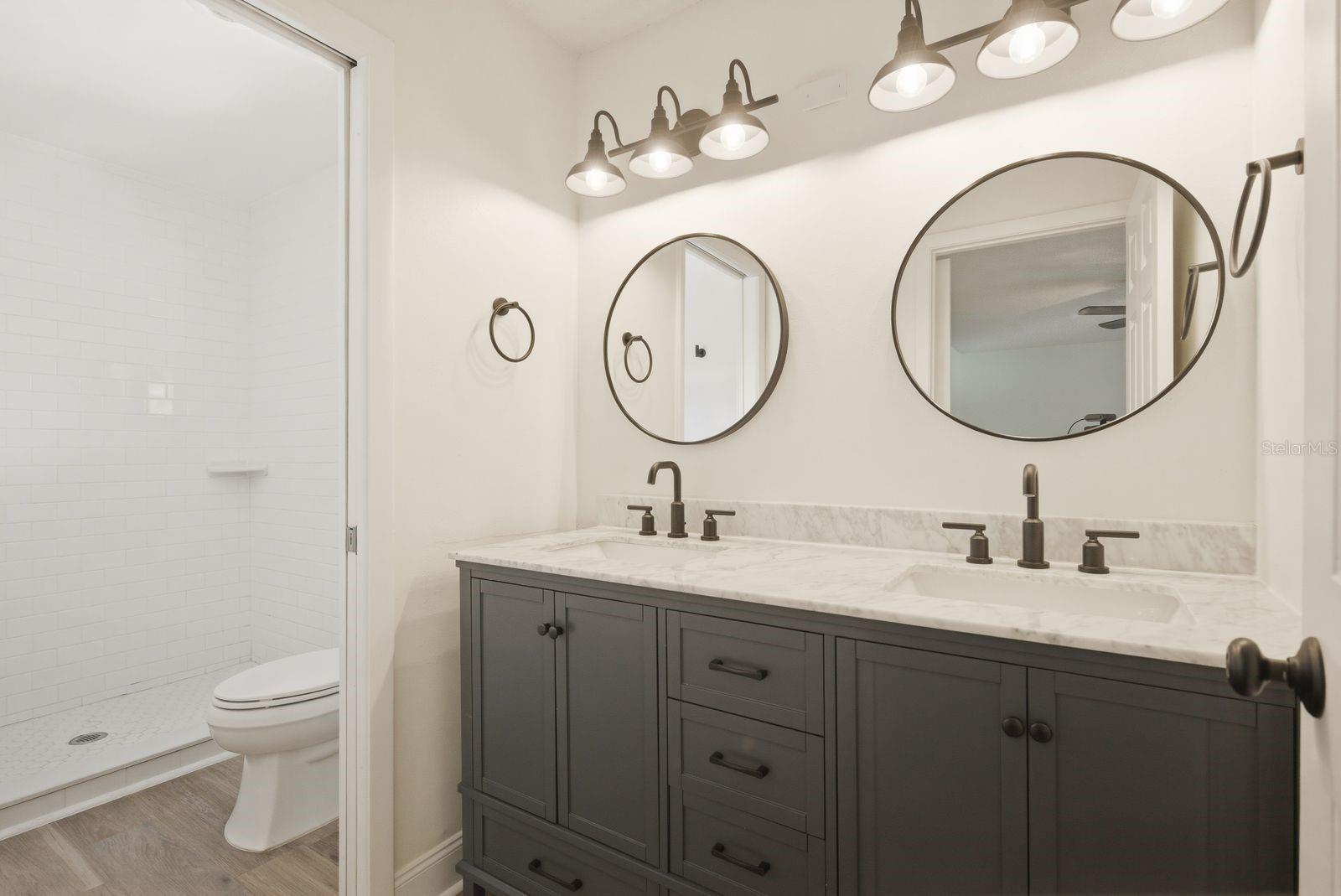 Image 31 of 45 For 2204 Howard Lane