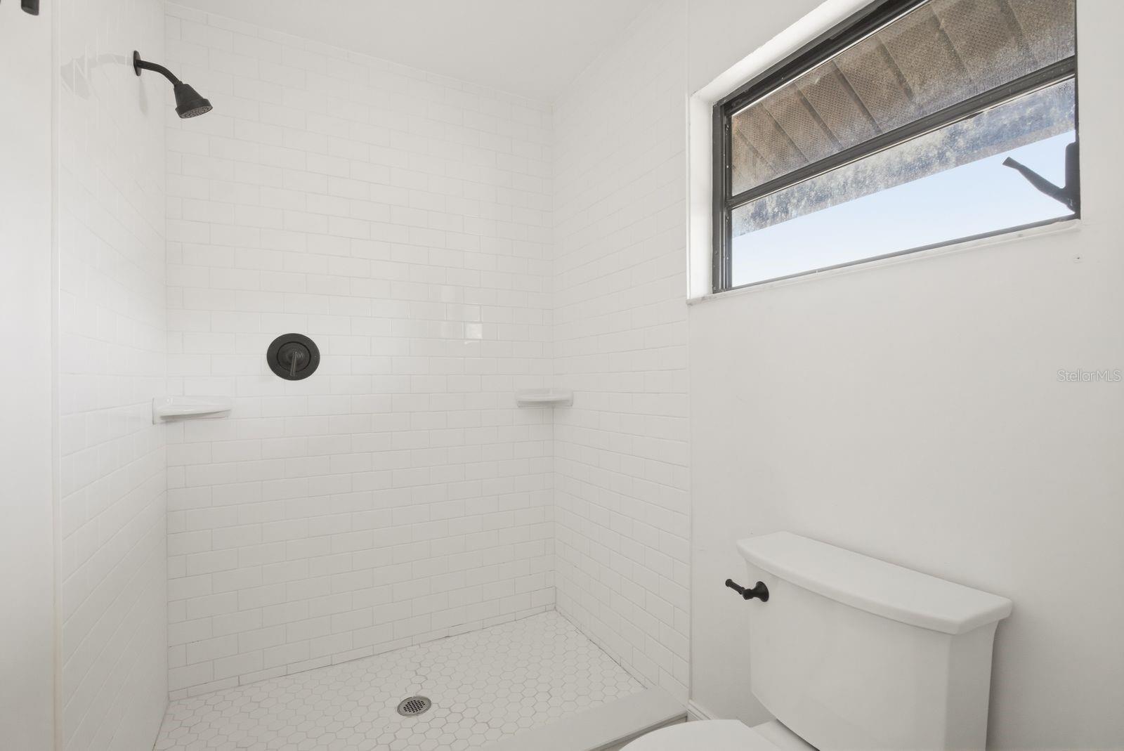 Image 32 of 45 For 2204 Howard Lane