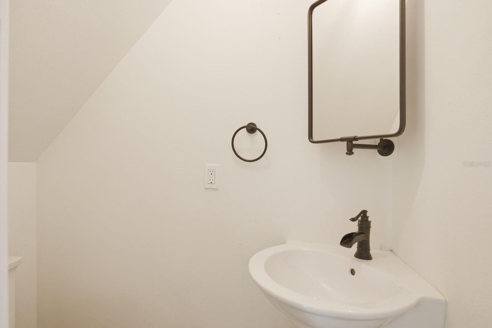 Image 9 of 45 For 2204 Howard Lane