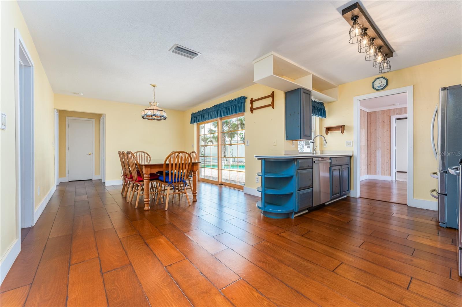 Image 10 of 41 For 2203 Vina Del Mar Boulevard