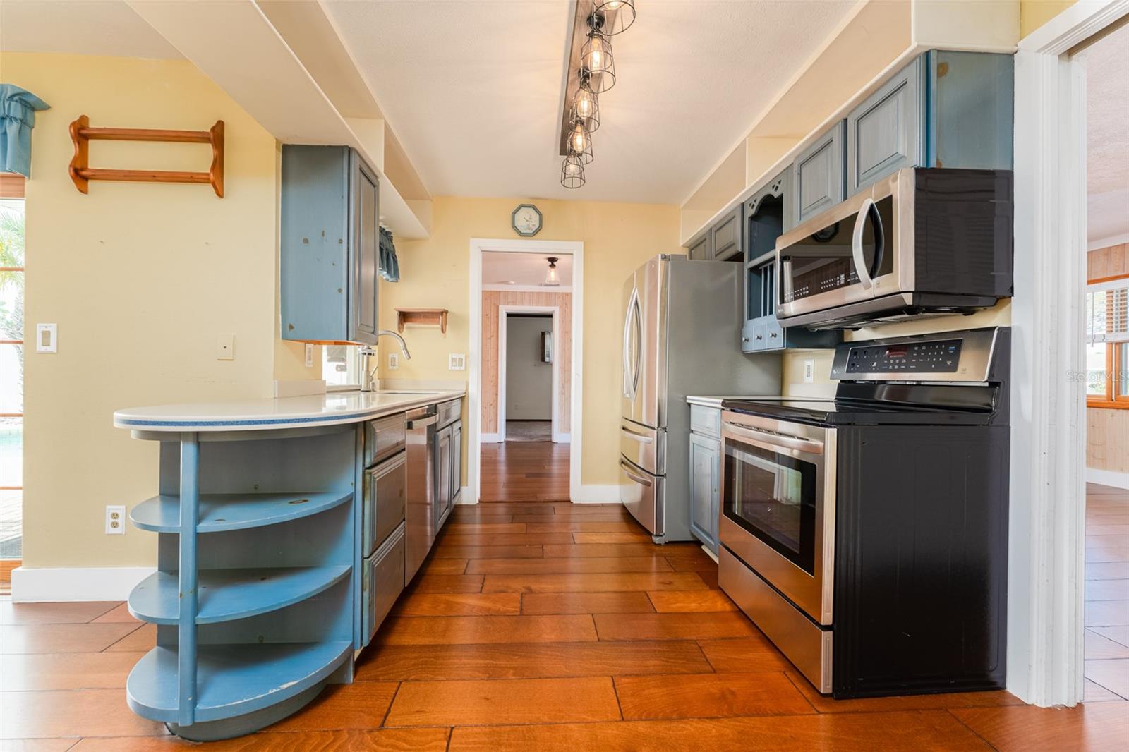 Image 11 of 41 For 2203 Vina Del Mar Boulevard