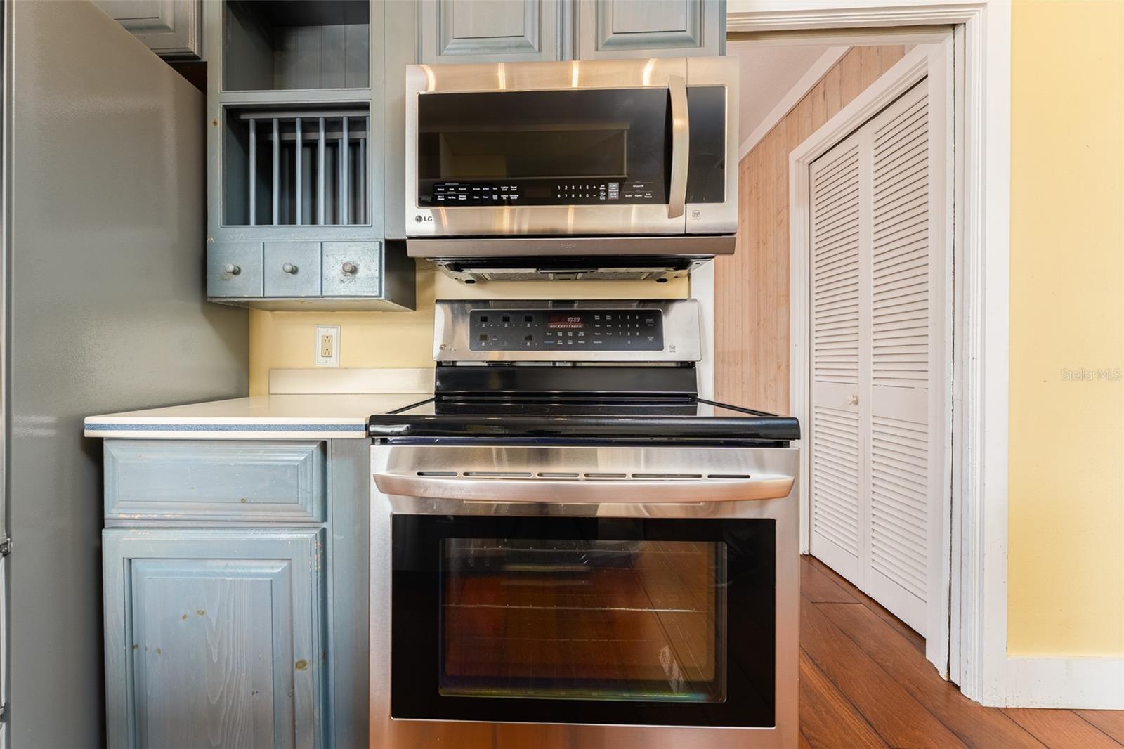 Image 13 of 41 For 2203 Vina Del Mar Boulevard