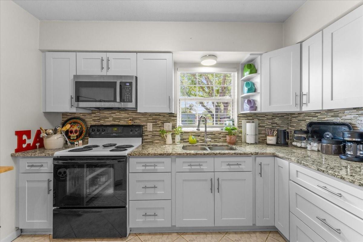 Image 13 of 35 For 266 Sky Loch Drive W