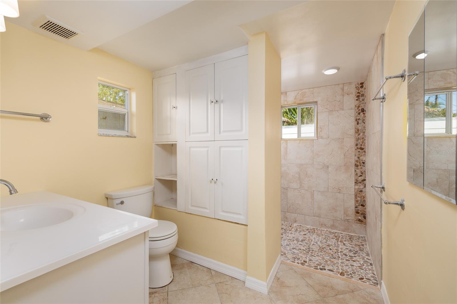 Image 23 of 46 For 4804 29th Avenue S