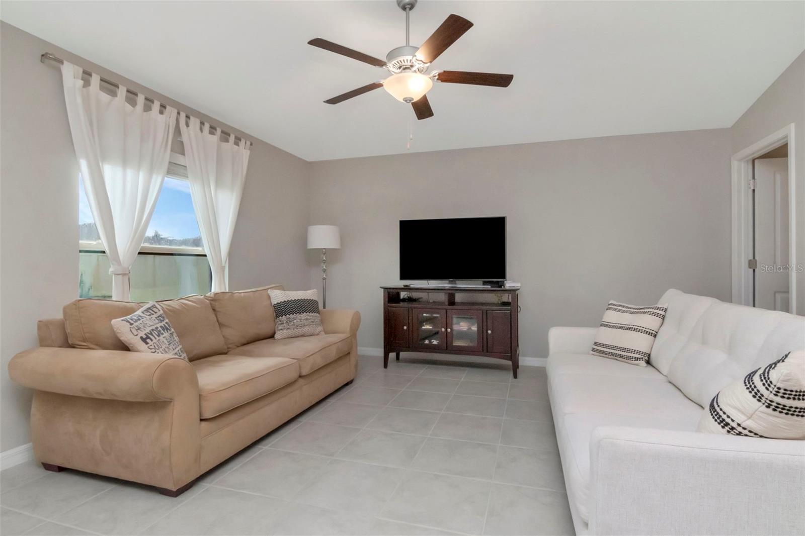 Image 7 of 25 For 11527 Sage Canyon Drive