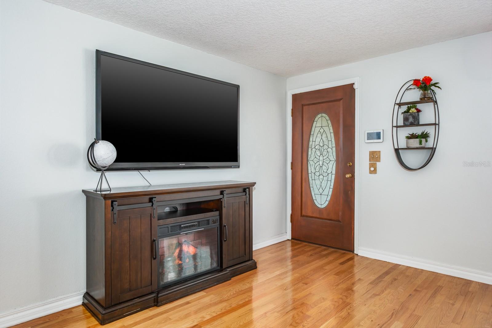 Image 11 of 79 For 509 Lakeview Drive