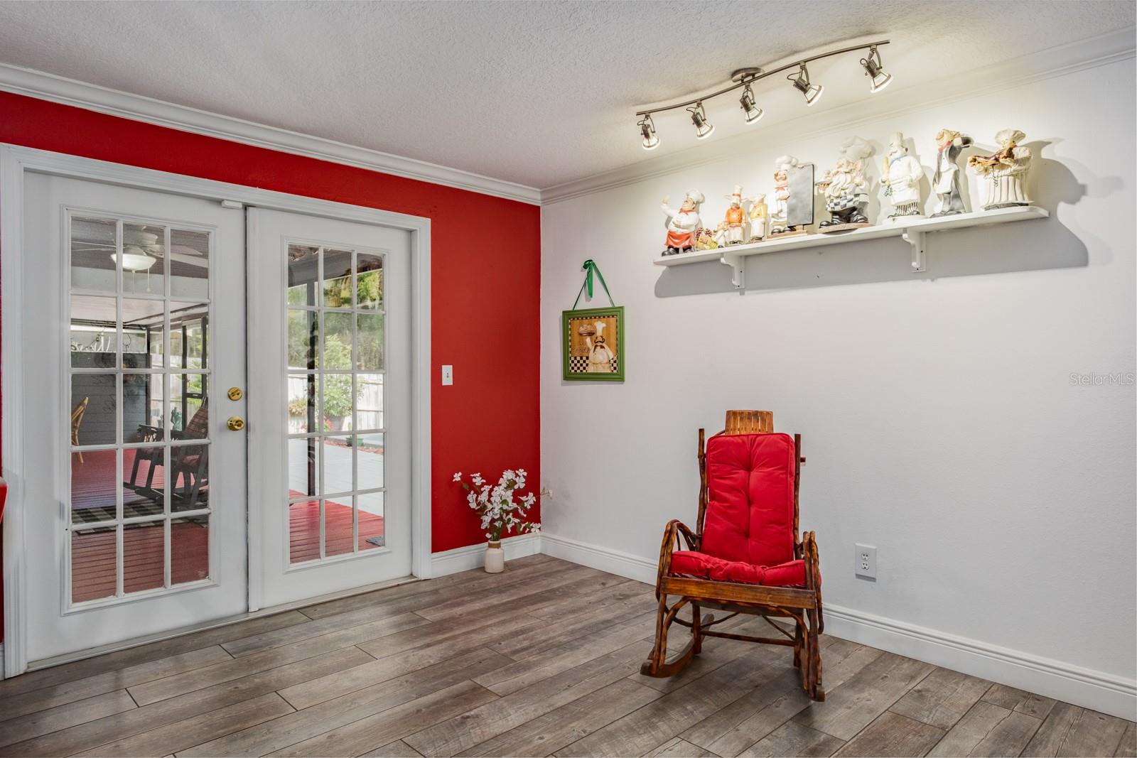 Image 29 of 79 For 509 Lakeview Drive