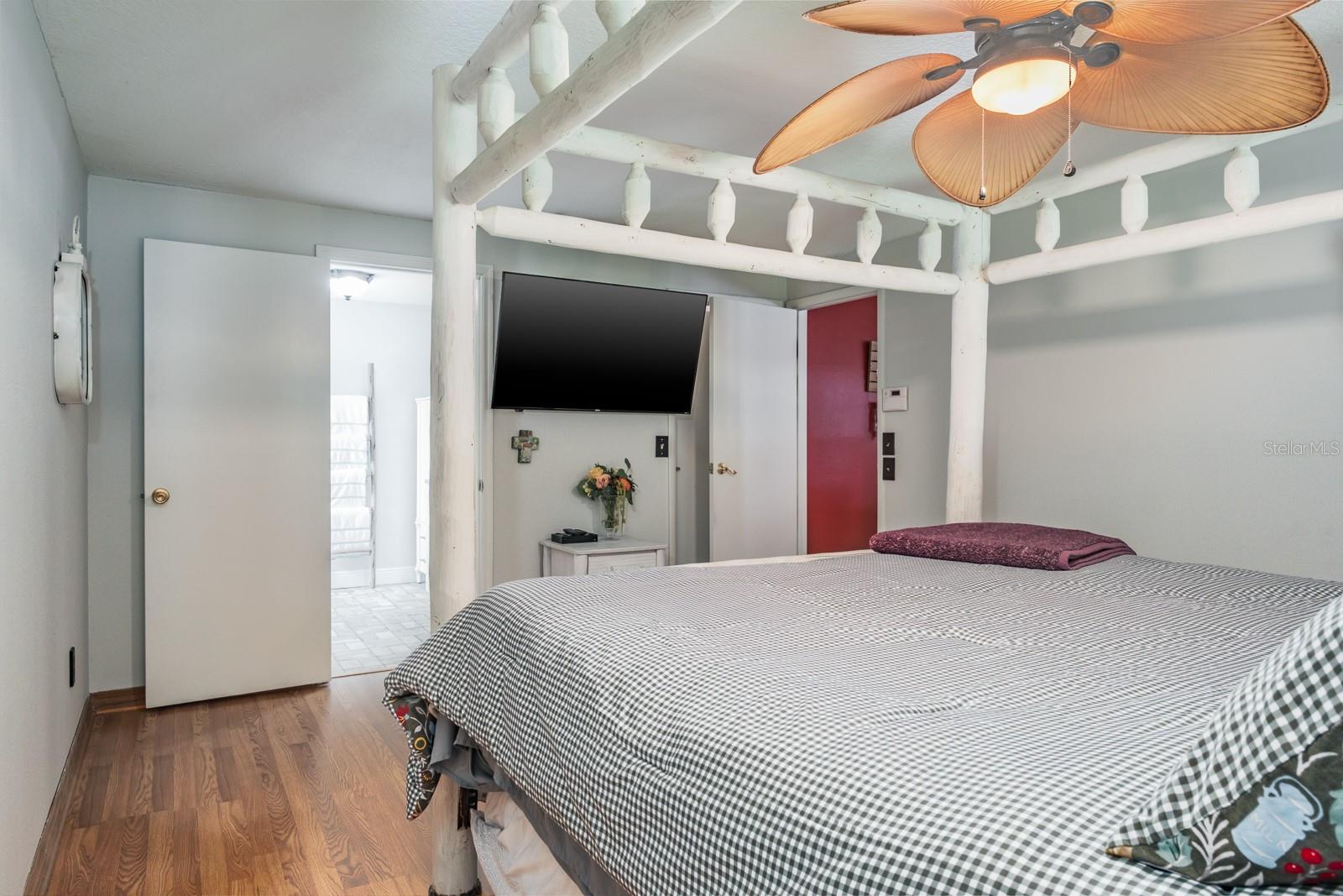 Image 32 of 79 For 509 Lakeview Drive