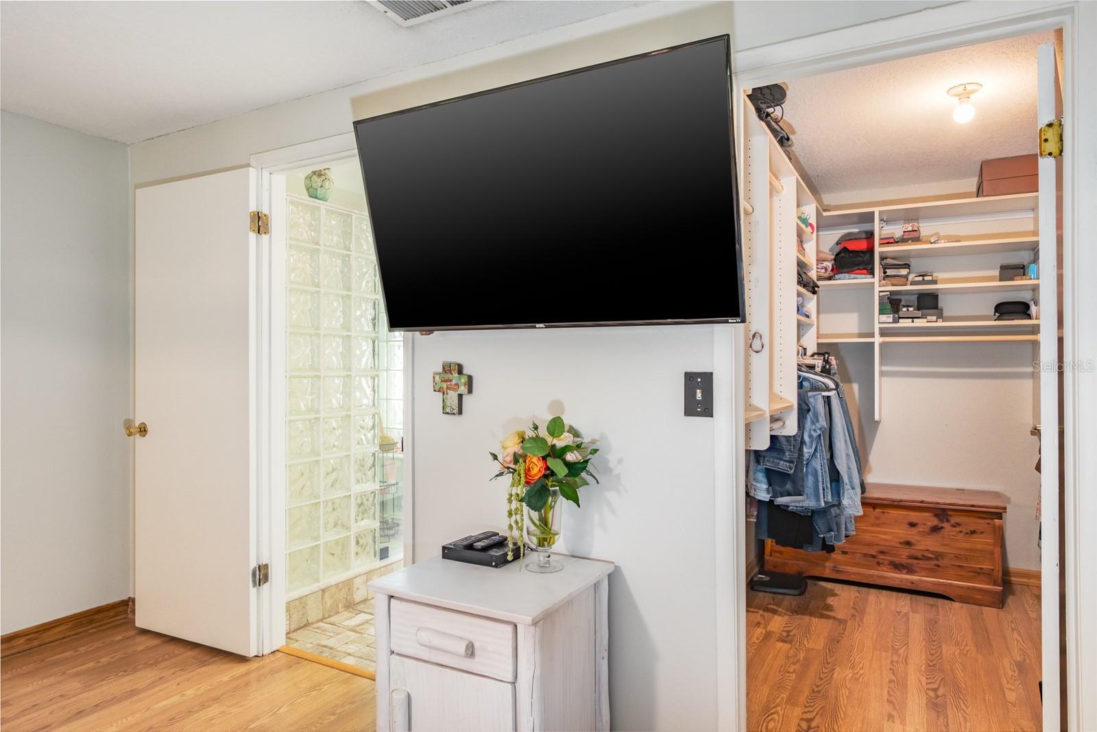 Image 33 of 79 For 509 Lakeview Drive