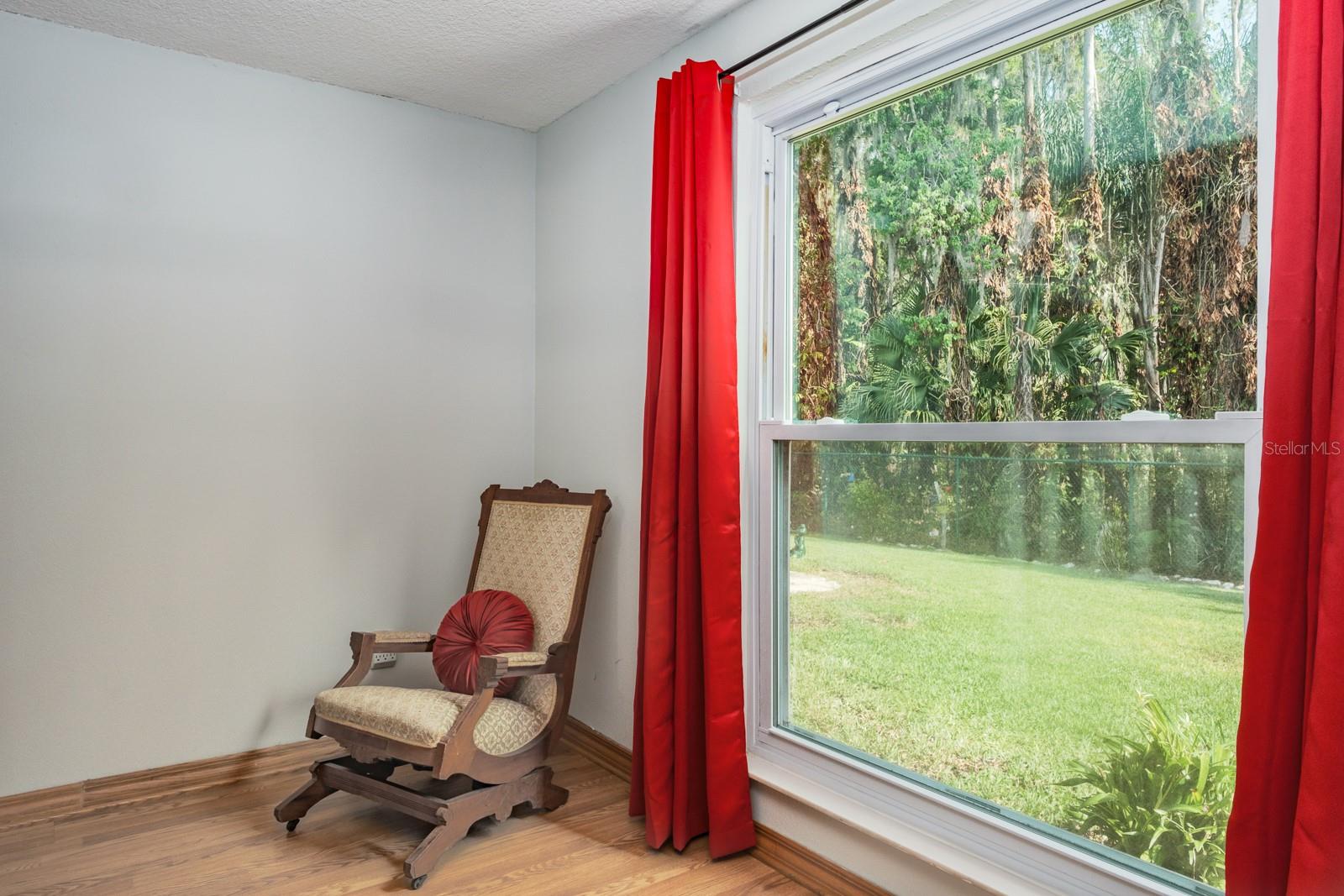 Image 35 of 79 For 509 Lakeview Drive