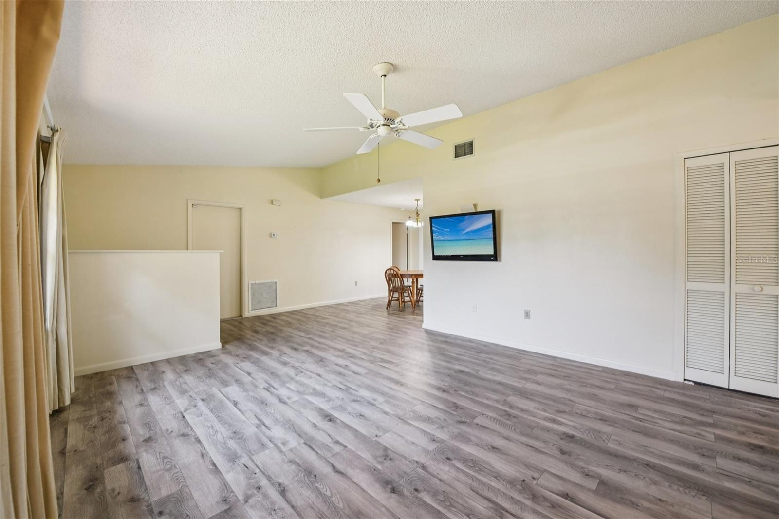 Image 4 of 28 For 3826 Parapet Drive