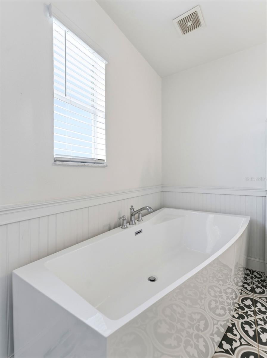 Image 24 of 46 For 5551 Jobeth Dr