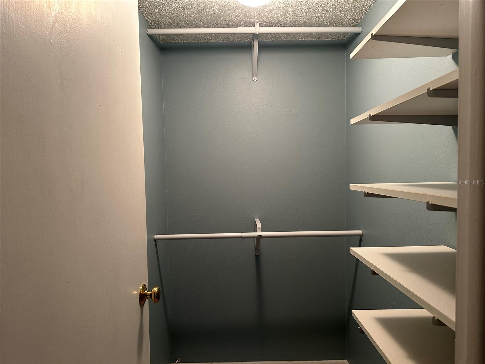 Image 11 of 22 For 209 Lincoln Circle N 406