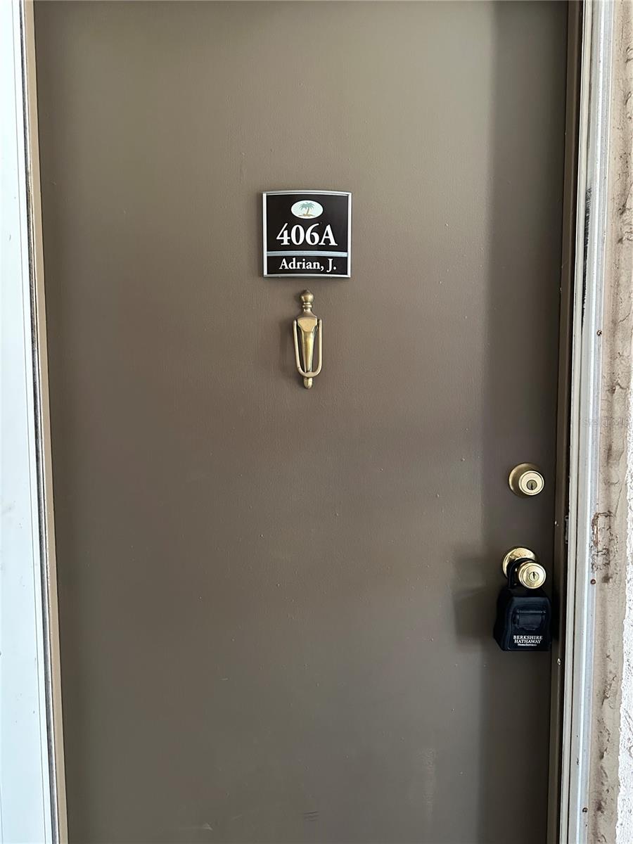 Image 2 of 22 For 209 Lincoln Circle N 406