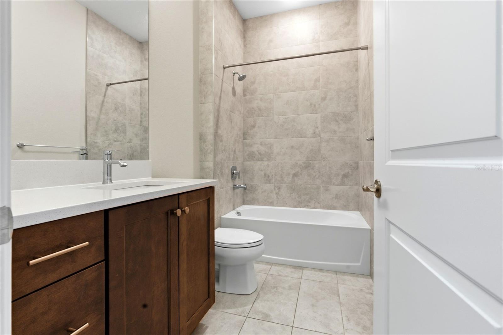 Image 16 of 50 For 14907 Tavares Mill Avenue