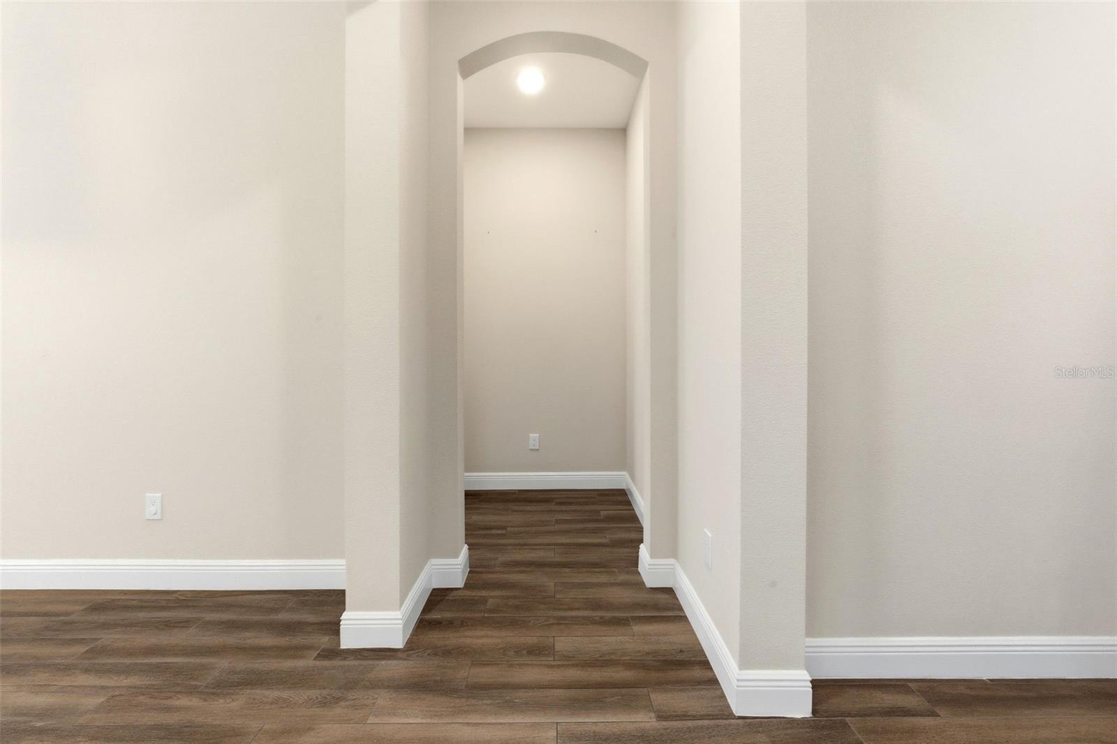 Image 19 of 50 For 14907 Tavares Mill Avenue