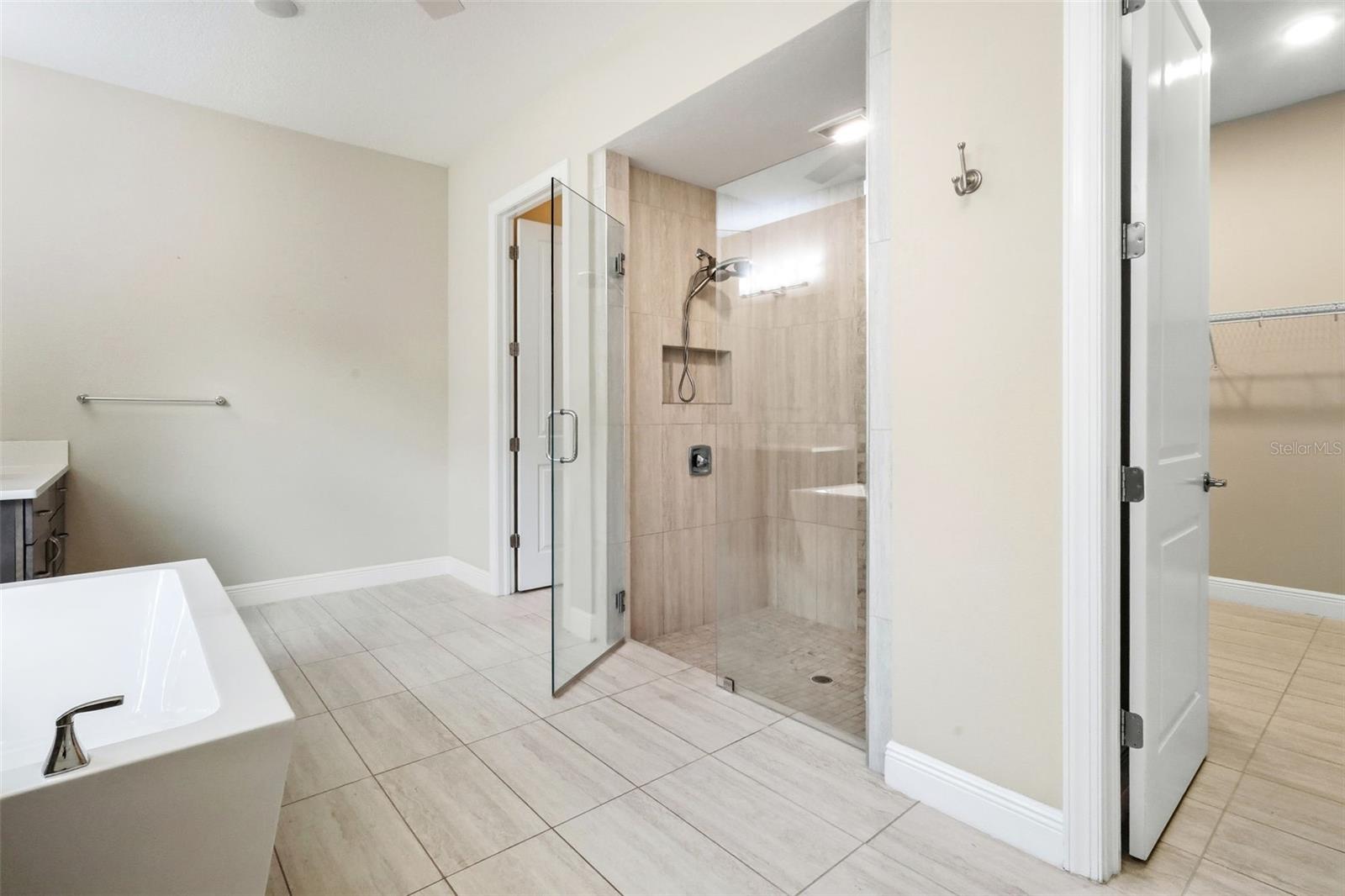 Image 25 of 50 For 14907 Tavares Mill Avenue