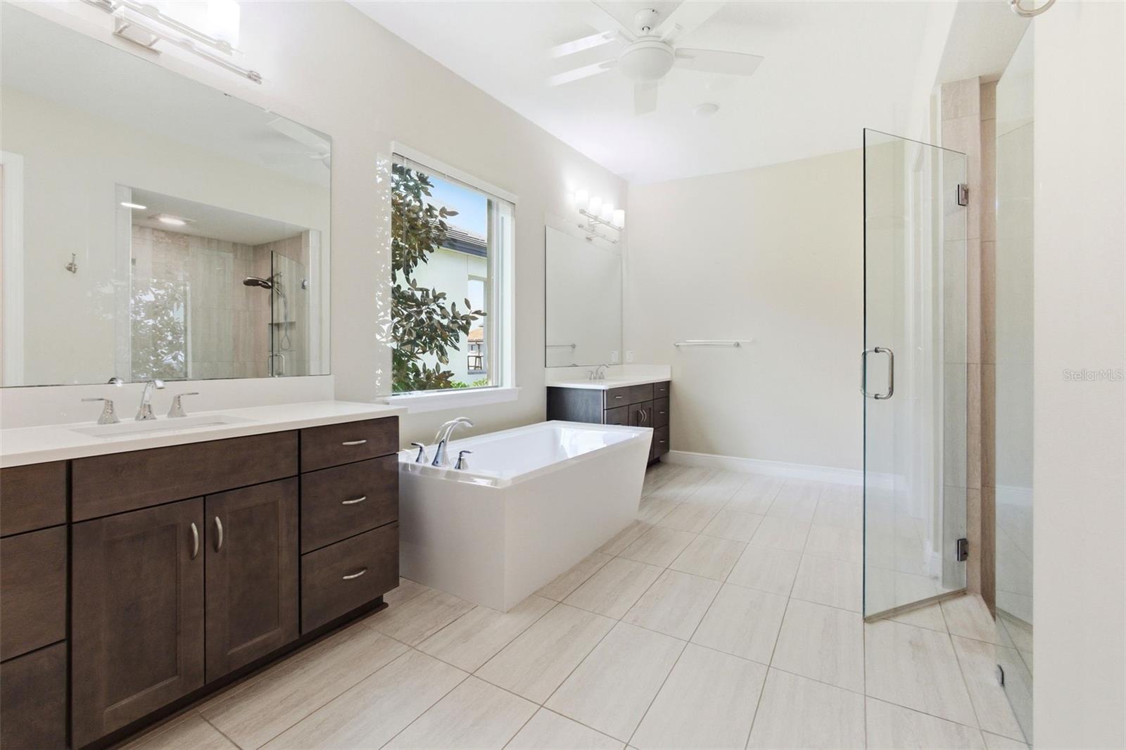 Image 4 of 50 For 14907 Tavares Mill Avenue