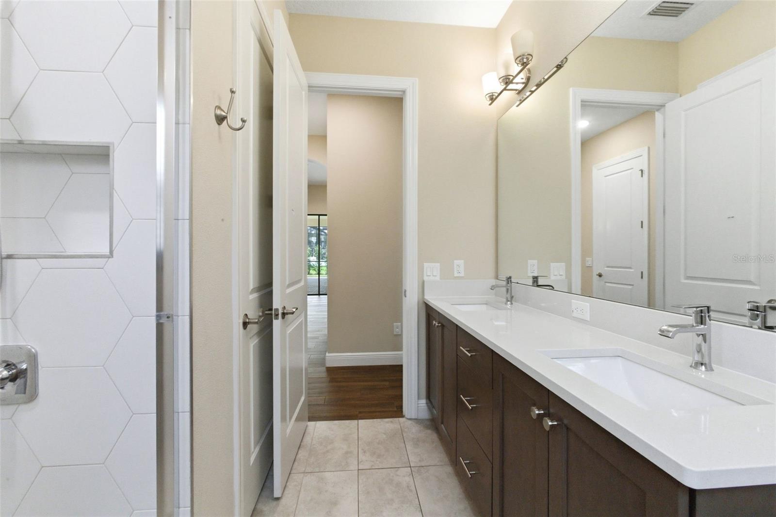 Image 41 of 50 For 14907 Tavares Mill Avenue