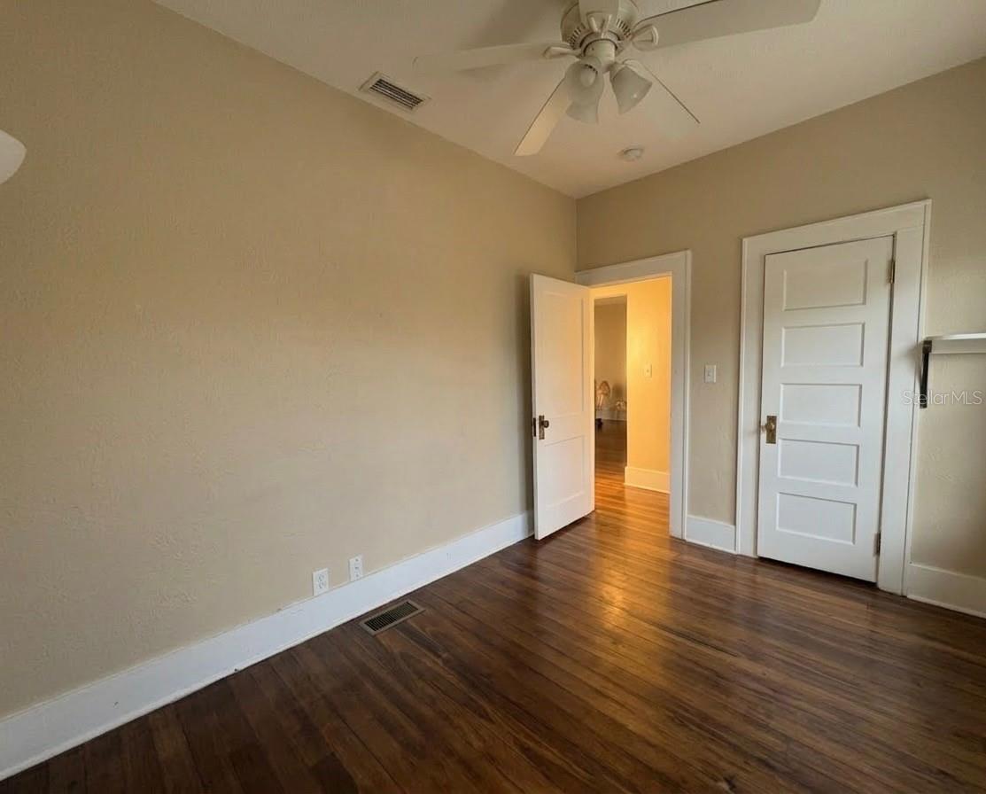 Image 4 of 6 For 1010 14th Avenue Nw