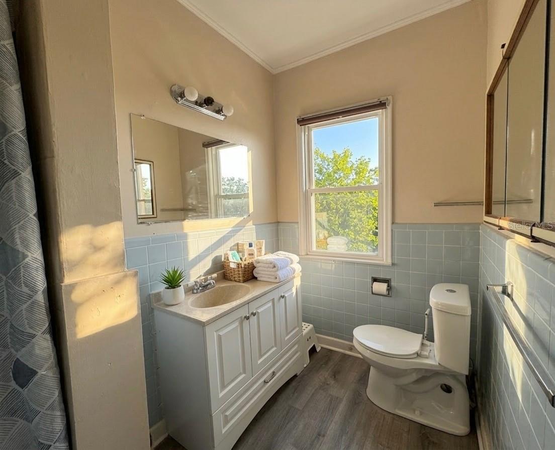 Image 5 of 6 For 1010 14th Avenue Nw