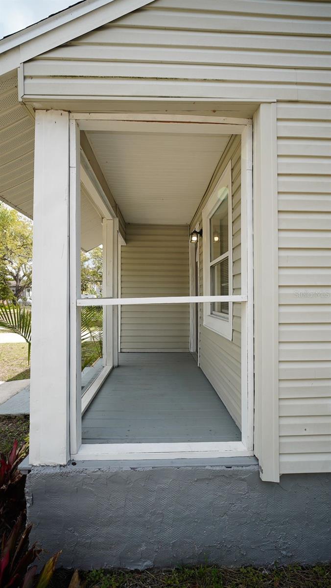 Image 12 of 94 For 546 16th Avenue S