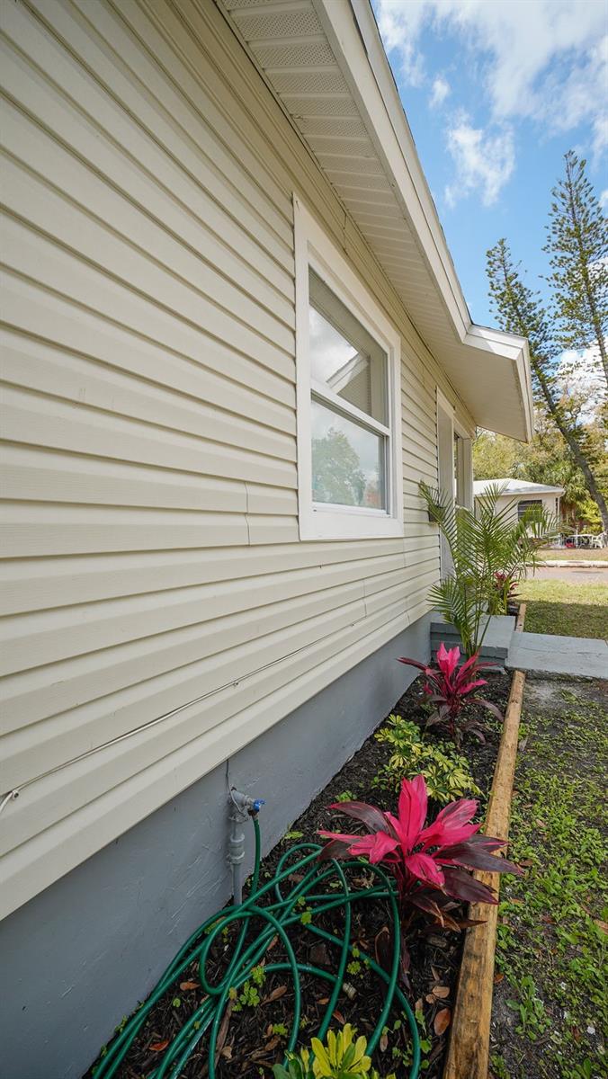 Image 14 of 94 For 546 16th Avenue S