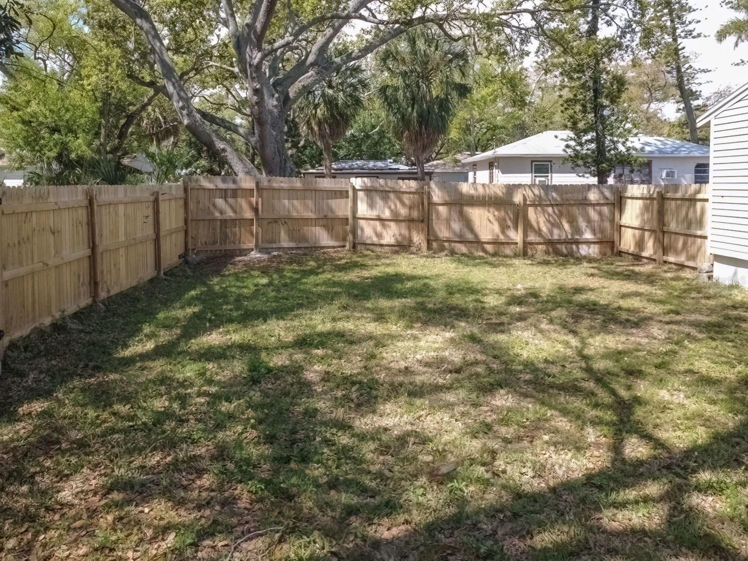 Image 21 of 94 For 546 16th Avenue S