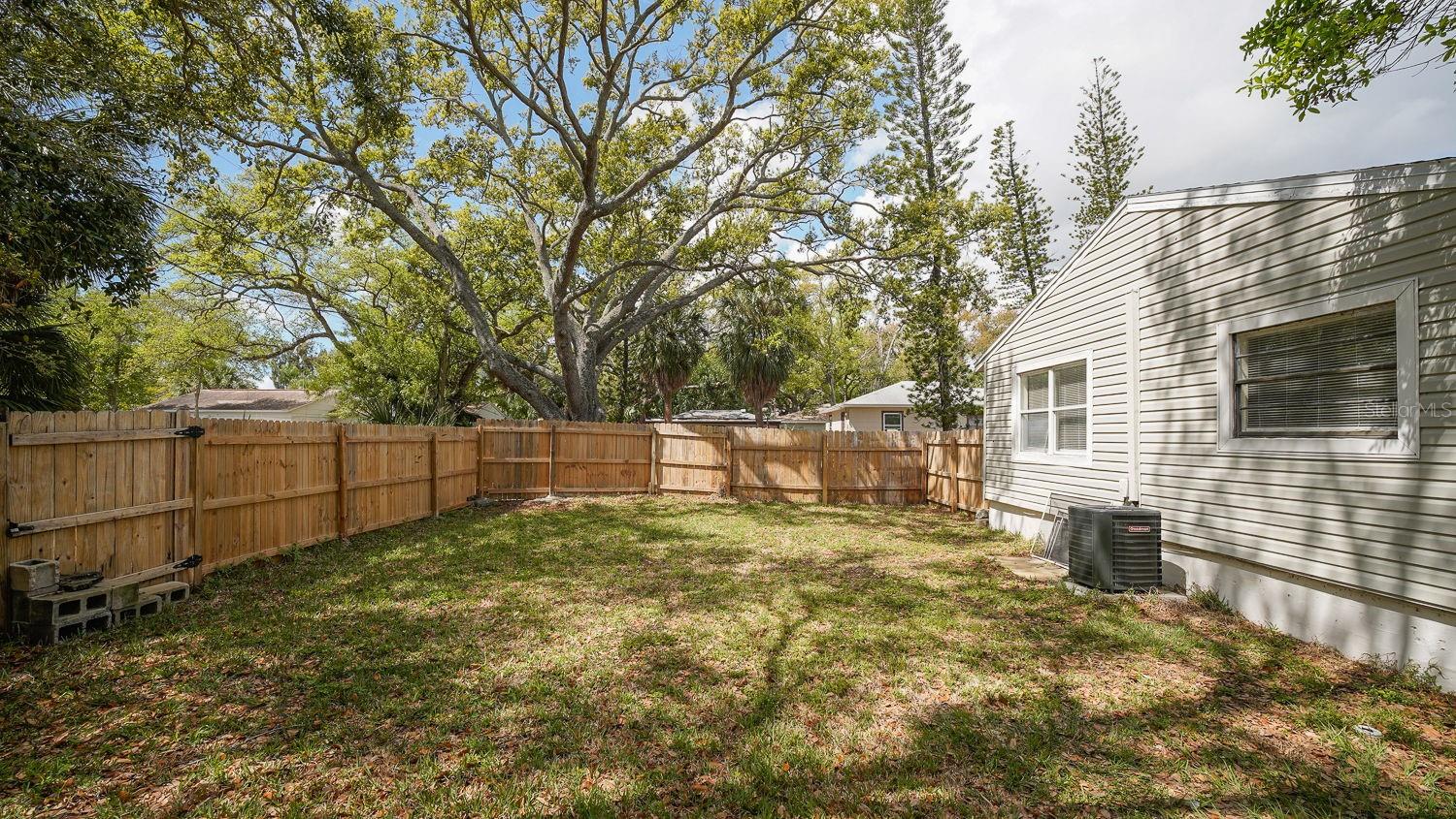 Image 23 of 94 For 546 16th Avenue S