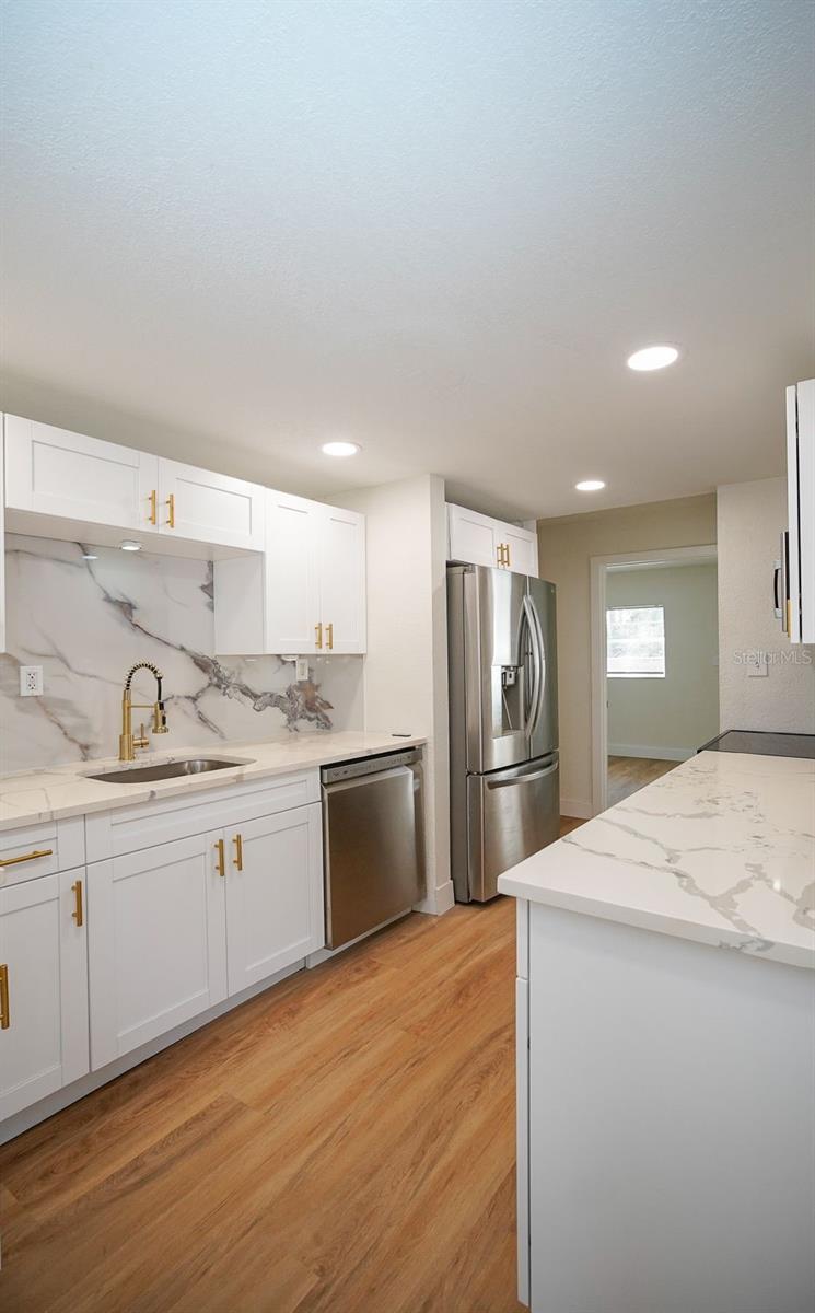 Image 39 of 94 For 546 16th Avenue S