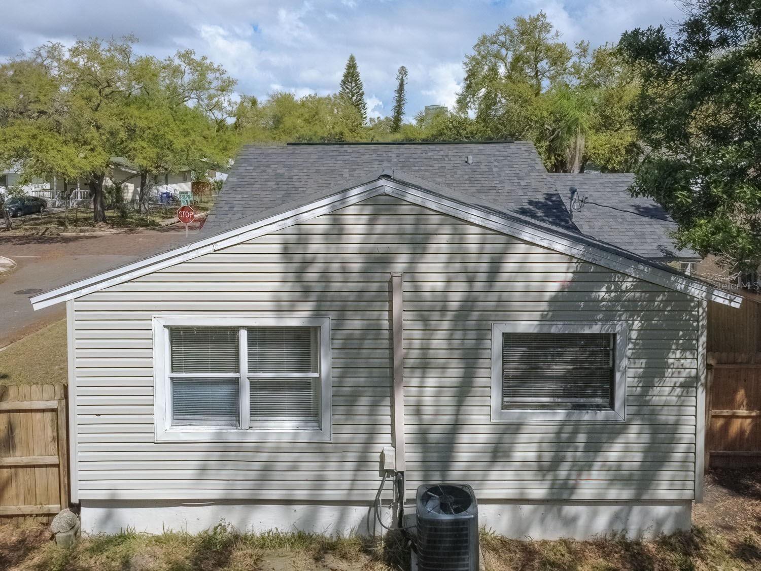 Image 4 of 94 For 546 16th Avenue S