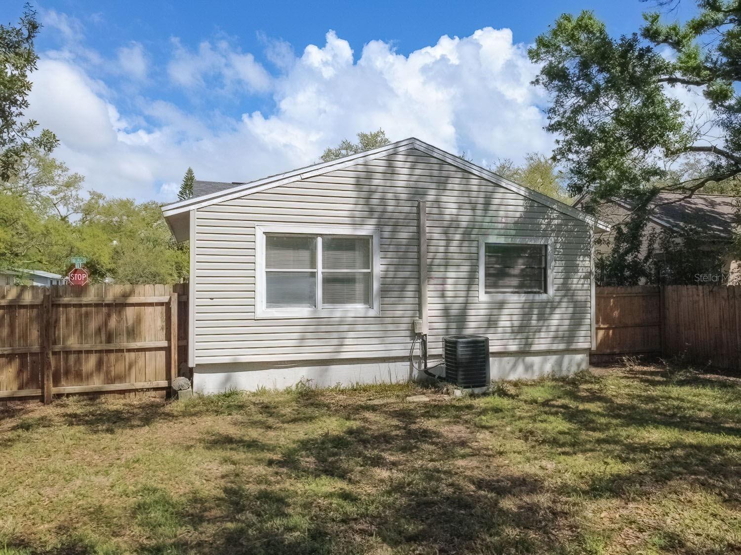 Image 6 of 94 For 546 16th Avenue S