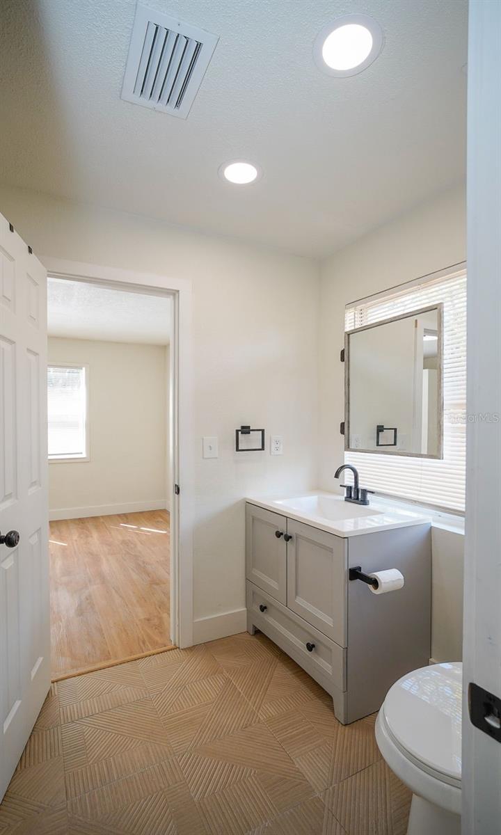 Image 79 of 94 For 546 16th Avenue S