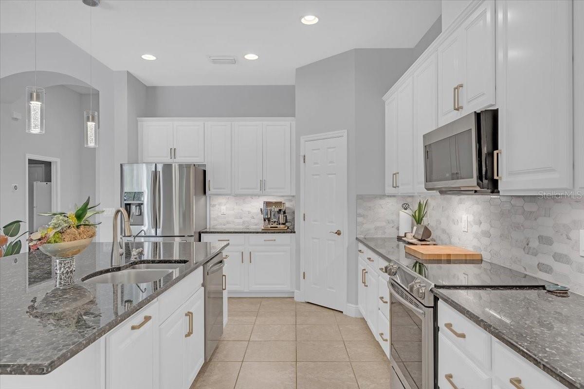 Image 12 of 38 For 13818 Moonstone Canyon Drive