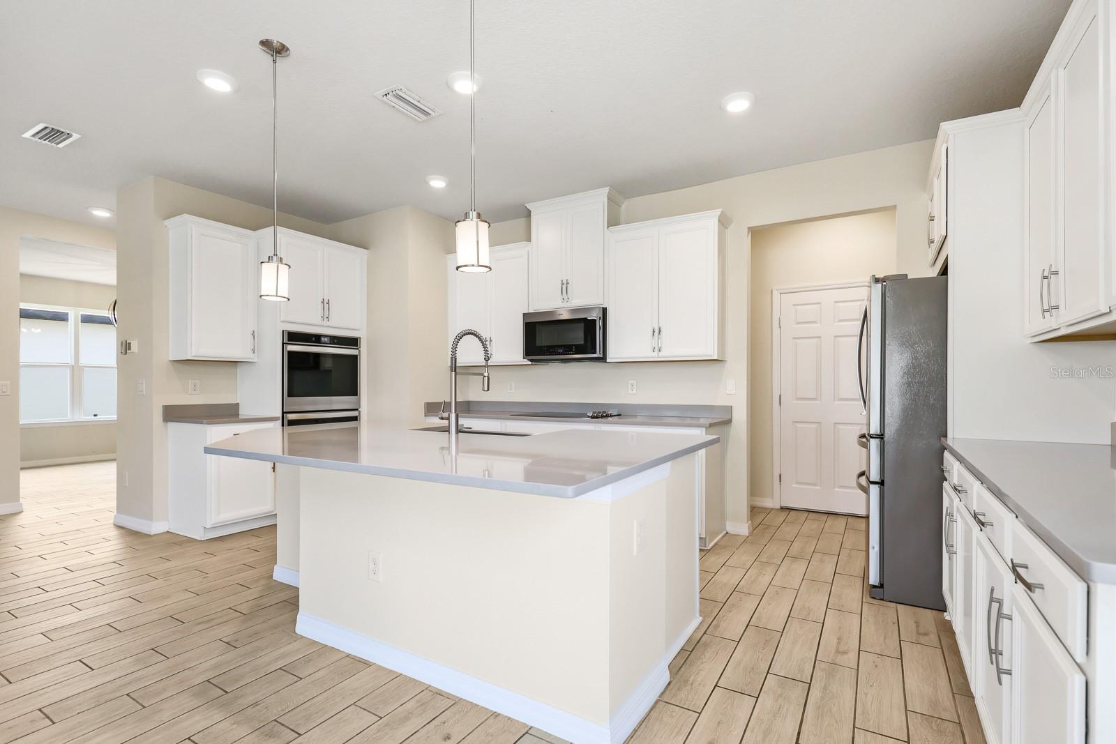 Image 10 of 44 For 13441 Palmera Vista Drive