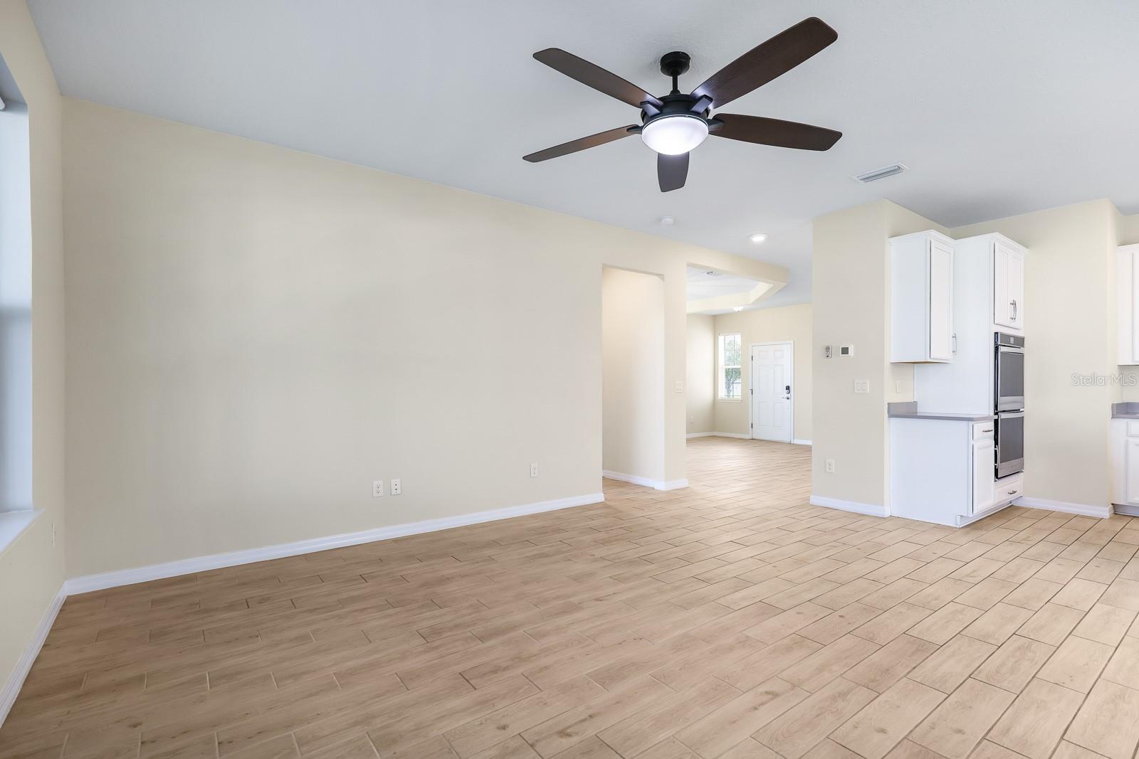 Image 8 of 44 For 13441 Palmera Vista Drive