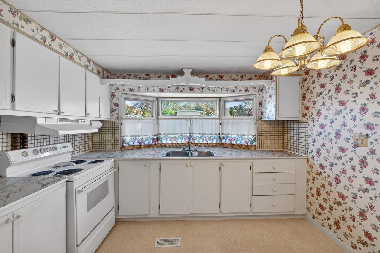 Image 13 of 32 For 39136 Flora Avenue