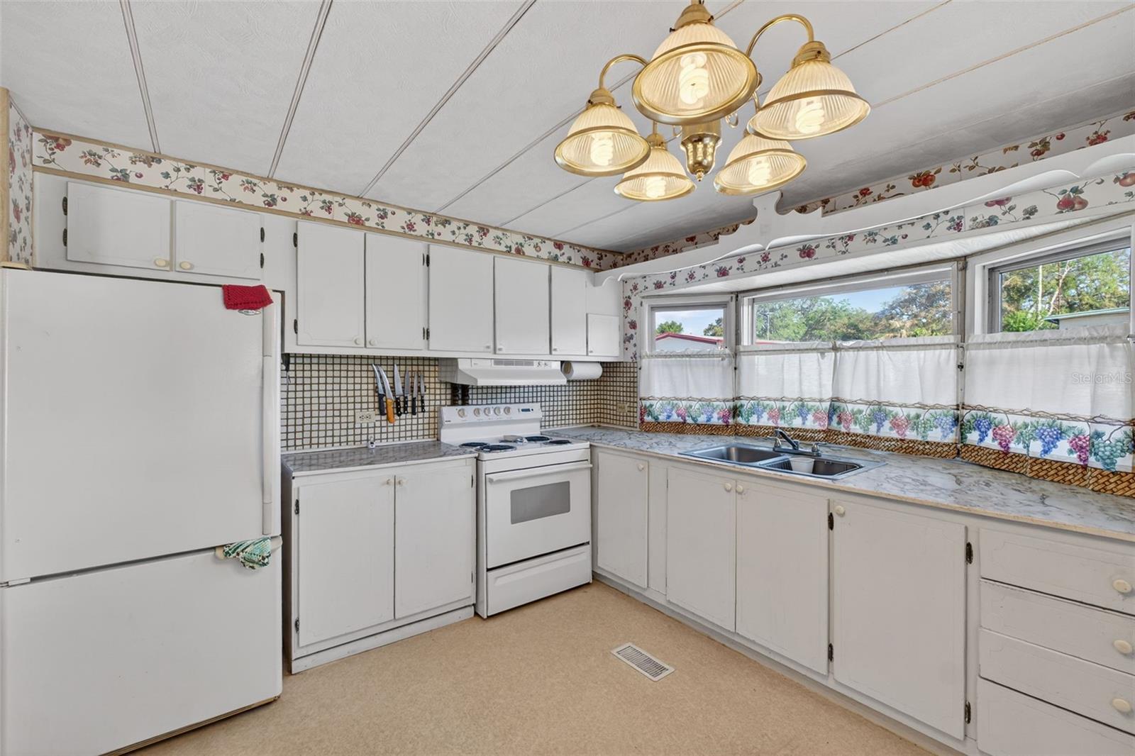 Image 15 of 32 For 39136 Flora Avenue