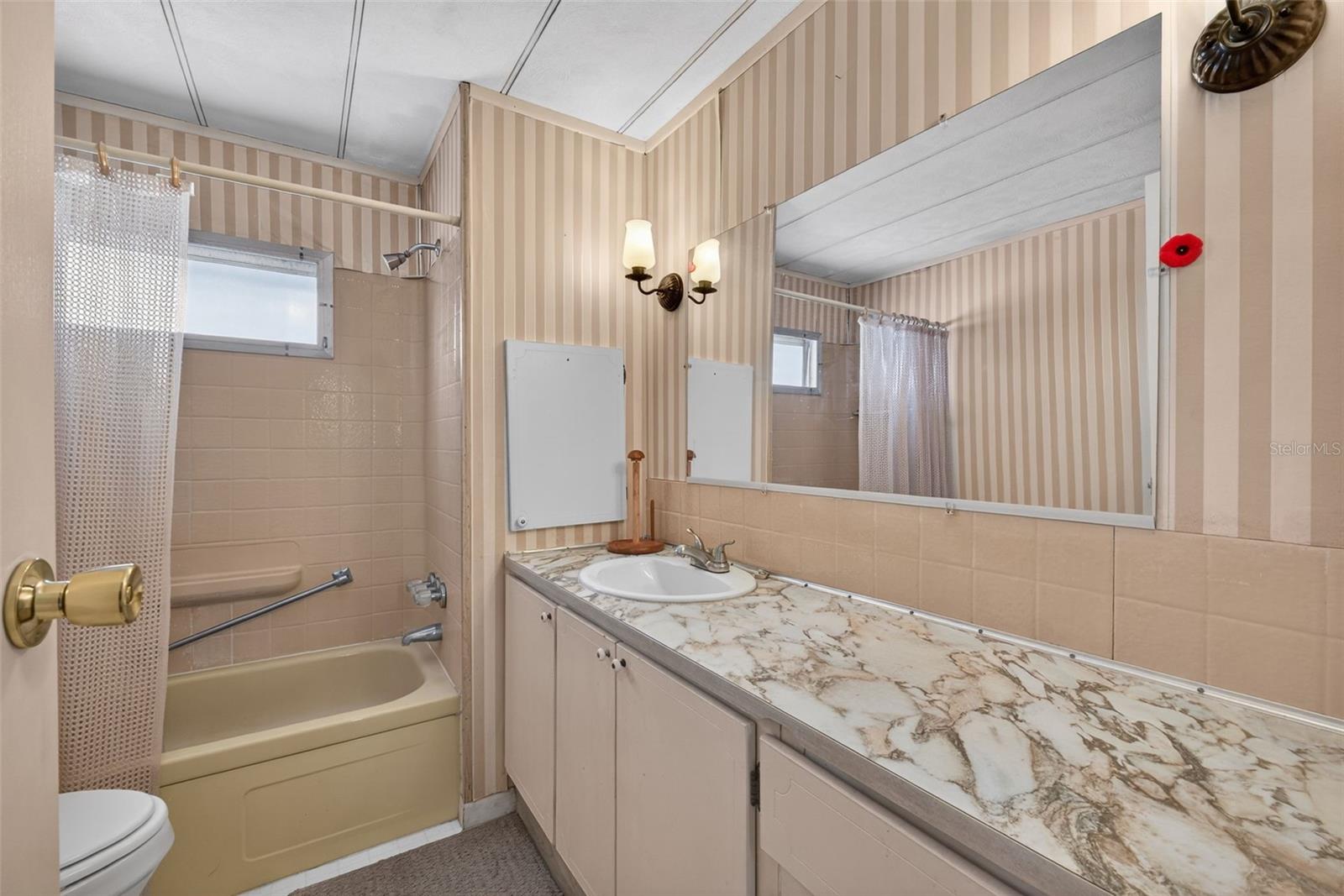 Image 26 of 32 For 39136 Flora Avenue