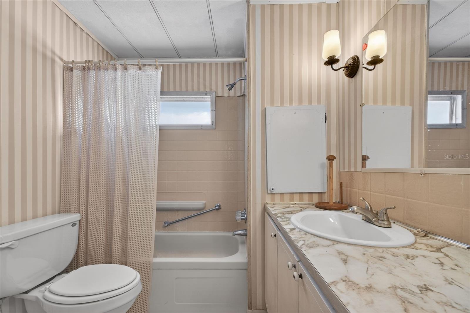 Image 27 of 32 For 39136 Flora Avenue